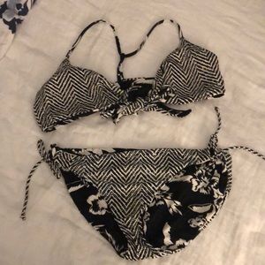 Athleta reversible bikini / like new! Size L